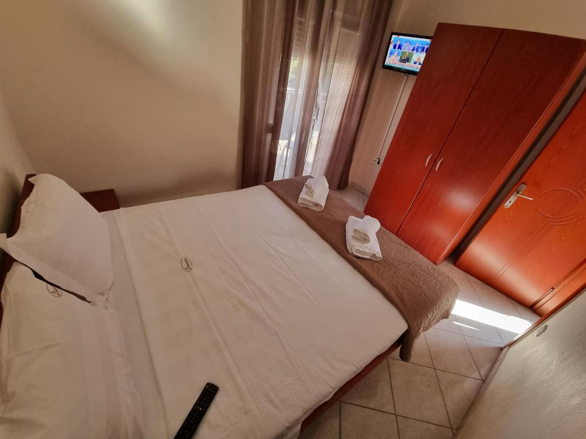 Premium Suites Ofrinion Ngoại thất bức ảnh