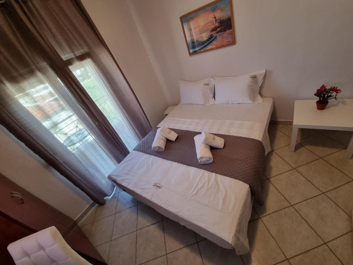 Premium Suites Ofrinion Ngoại thất bức ảnh
