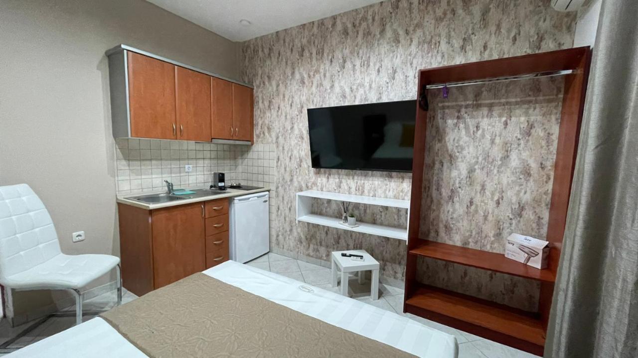Premium Suites Ofrinion Ngoại thất bức ảnh