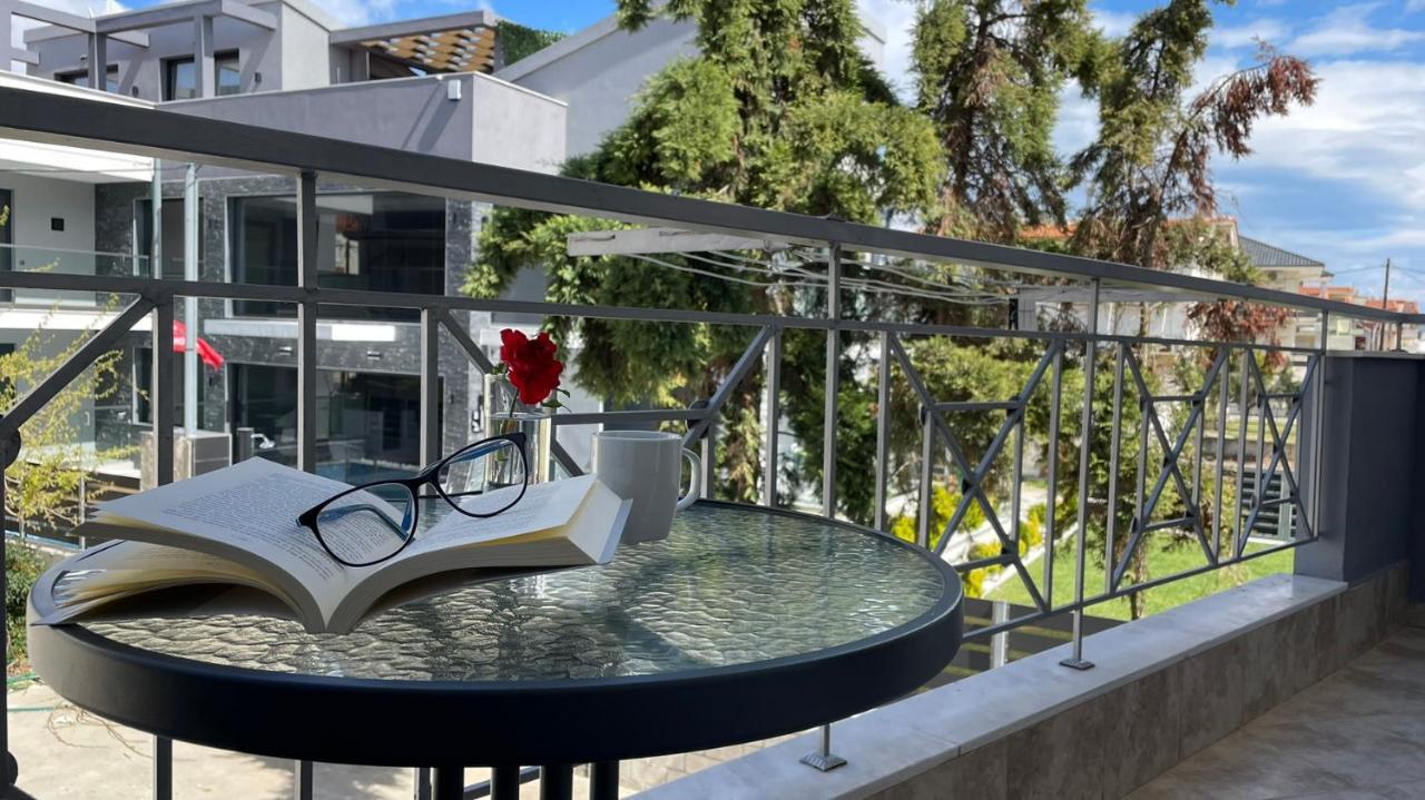 Premium Suites Ofrinion Ngoại thất bức ảnh
